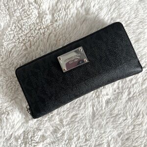 Michael Kors Jet Set Wallet